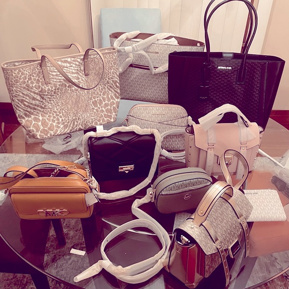 GOING LIVE REAL SOON 🔜 LIKE THE LISTING - Picture 3 of 5